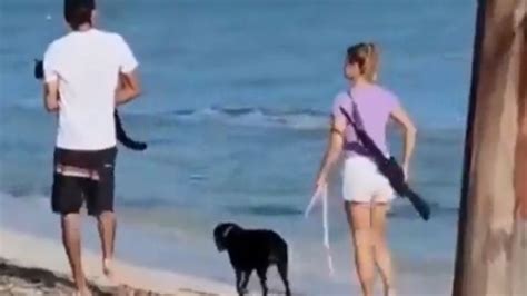 Mujer Extranjera Pasea Con Un Rifle En Playa De Yucat N Y Provoca Temor