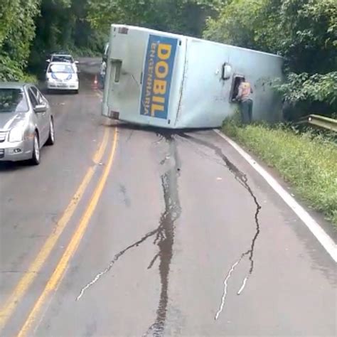 Ônibus 15 operários tomba e deixa 4 pessoas feridas na BR 116 em