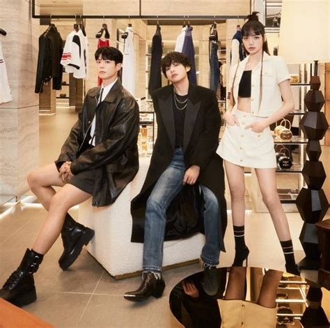 V De Bts Lisa Y Park Bo Gum Juntos En La Pop Up Store De Celine