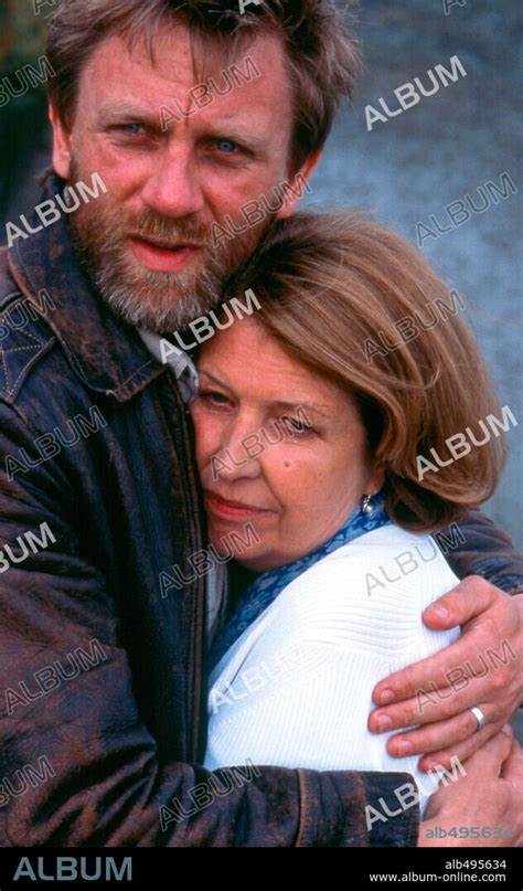 Anne Reid And Daniel Craig In The Mother 2003 Directed By Roger Michell Copyright Renaissance