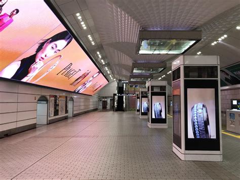 大阪メトロ梅田駅のデジタルサイネージの特徴と料金をチェック！｜関西の駅・電車・交通・屋外広告の検索サイト【 Ekico エキコ