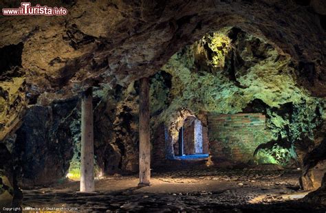 La Grotta Del Dragone Smocza Jama Nella Collina Foto Cracovia