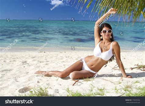 Beautiful Sexy Girl White Bikini On 스톡 사진 173474162 Shutterstock