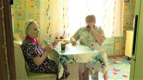 В Нягани созданы приёмные семьи для одиноких пожилых людей - YouTube