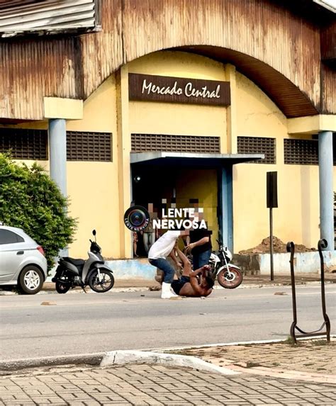 FLAGRANTE Vídeo mostra homem em situação de rua sendo espancado no