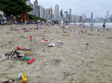 Praias Lixo E Virada De Ano Educa O Vai Muito Mal Mar Sem Fim