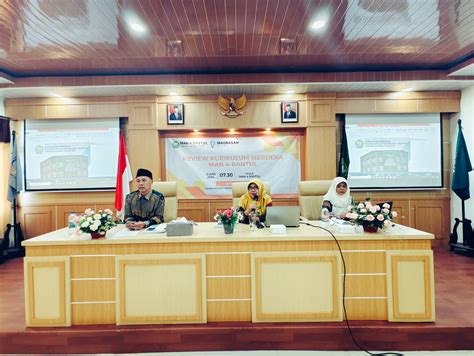 Pengawas Man Bantul Berikan Arahan Penting Dalam Review Kurikulum