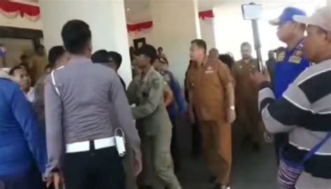 Aksi Adu Mulut Honor Pol Pp Dan Pj Bupati Sbb Andi Chandra As Aduddin