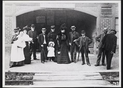 Gare De La Pointe Bouchemaine Passagers Attendant Sur Le Quai De La