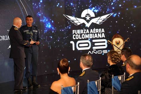 Militares Destacados De Su Fuerza A Rea Colombiana Fuerza