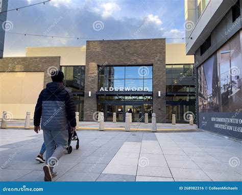 Lynnwood, WA USA - Circa January 2023: Wide View of the Entrance To the Alderwood Mall Editorial ...