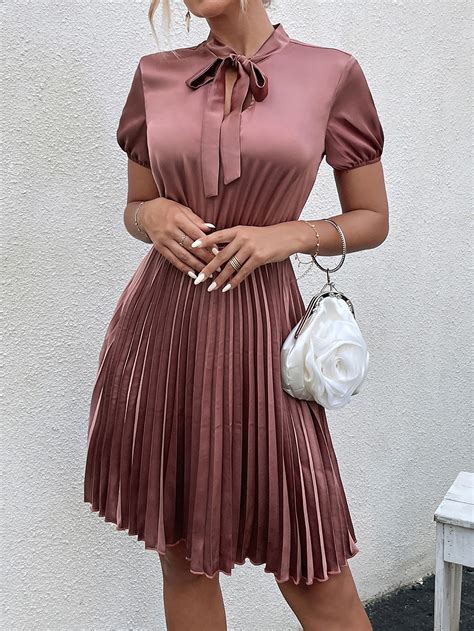 Kleid Mit Puff Rmeln Falten Am Saum Schleife Am Ausschnitt Satin