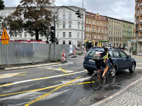 Tymczasowe rondo powstało w Śródmieściu a wieczorem zamknięcie