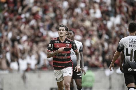 Segue O L Der Flamengo Vence O Corinthians E Assume A Lideran A