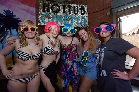 3 Hot Sexy Sophie Coleman Bikini Pics