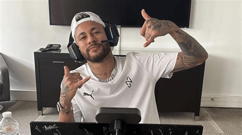 Neymar se revolta e quebra o silêncio sobre boato de que será pai pela