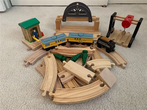 Thomas Brio Lionel Wooden Train Lot Crane Conductors Shed Bridge