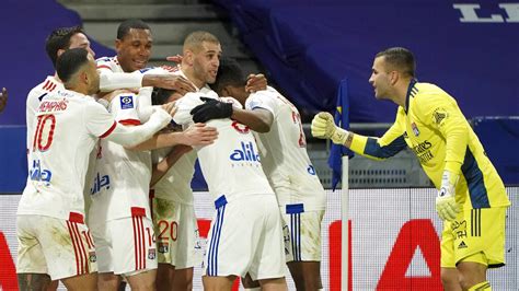 Foto Tekuk Bordeaux Lyon Geser Psg Dari Puncak Klasemen Liga Prancis