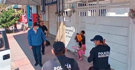 Policías llevan alegría a los niños