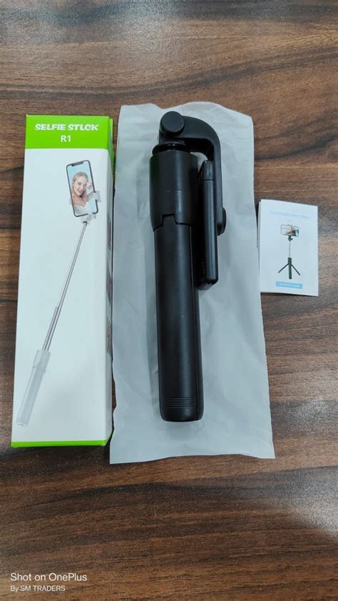 Imported Black R1 Selfie Stick ABS Plastic Smartphones At Rs 75 Piece