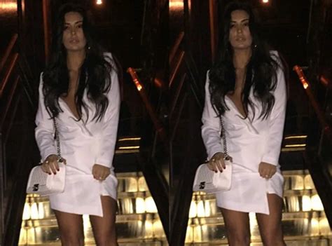 Anara Atanes Compl Tement Canon Dans Sa Robe Blanche Public