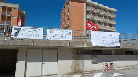 Urbino il sit in dei precari della sanità Nidil Cgil Chiediamo