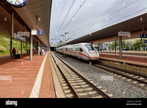 Intercity Express Zug ICE ICE4 Baureihe 412 Der Deutschen Bahn Im