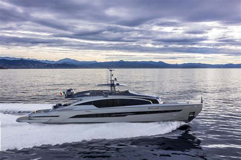 Pershing GTX 116 un yacht révolutionnaire Abys Yachting