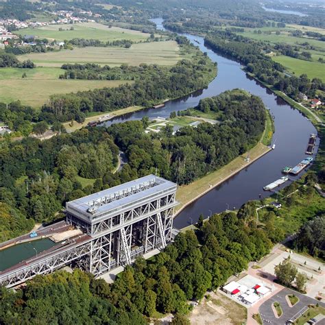 Niederfinow Ship Lift Serunen