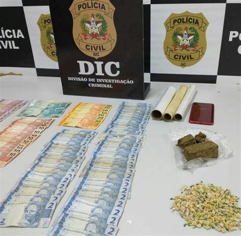 Polícia fecha ponto de drogas e prende suspeito em Joinville