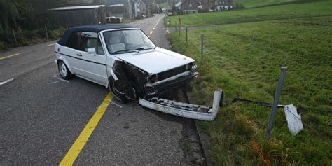 Brunnadern SG Trotz Führerscheinentzug mit Kandelaber kollidiert