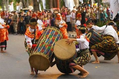 Mengenal Sekilas Tentang Tari Gendang Beleq Adat Suku Sasak Genpi Co Ntb