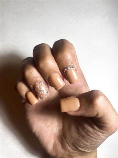 Uñas Color Nude Con Brillos Y Strass Un Diseño Muy Delicado Y