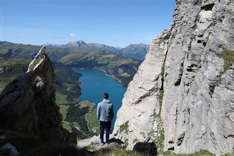 Le Rocher du vent découvrez une vue vertigineuse sur le barrage de