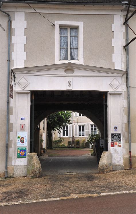 La Cave Du Maitre De Poste I Saint Bris Le Vineux Boka Ditt Bes K