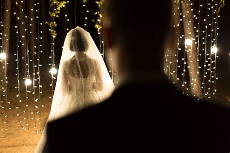 Feliz Novia Y El Novio En Su Boda Foto Premium