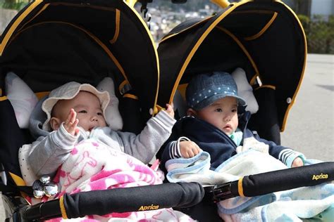 The Best Double Strollers for Travel - Mum on the Move