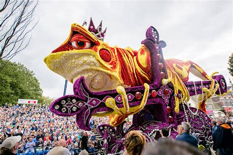 This Small Town's Annual Flower Parade Has The Most Amazing Floats