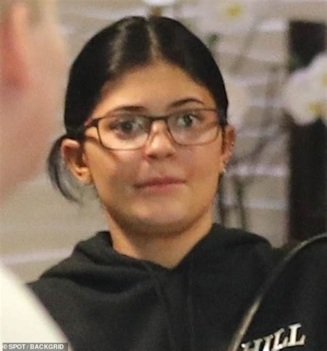 Kylie Jenner without makeup looks completely different (PICS INSIDE ...