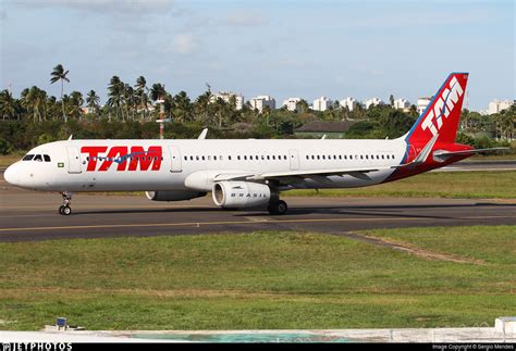 PT MXO Airbus A321 231 TAM Linhas Aéreas Sergio Mendes JetPhotos