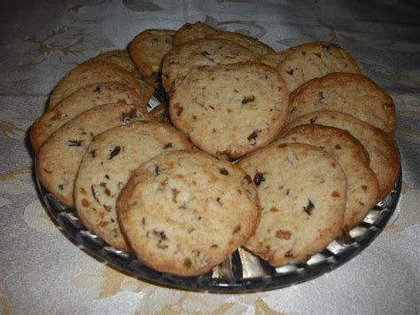 Recipe Marketing : Vanilla-Nut Icebox Cookies With Mixed Peel And Raisins