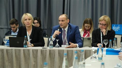 Voditeljica Hayat TV-a: Pogledajte kako je Almasa Lazović izgledala ...