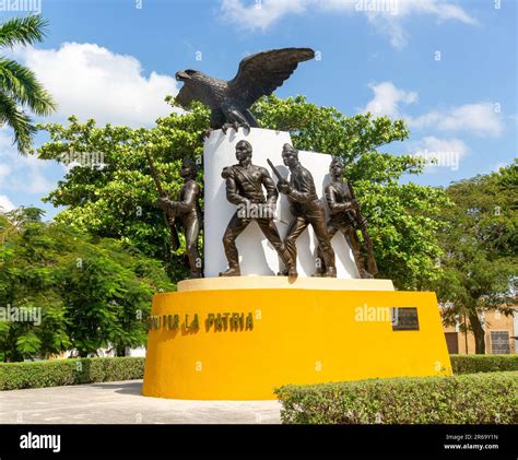 Patriotic sculpture, Monumento Niños Heroes, Parque de la Mejorada ...