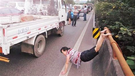 高速堵车，女司机尿急怎么办？教你一招简单粗暴不尴尬，都学着点 腾讯视频