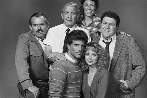 35 Years Ago Kirstie Alley Enters Cheers As Sams New Foil