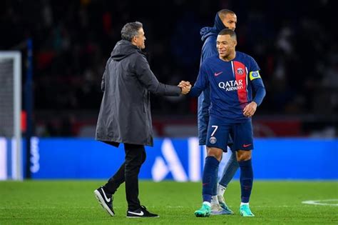 Luis Enrique có thể cho Kylian Mbappe ngồi dự bị trước Barca