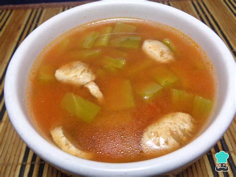 Sopa de nopales en caldillo de jitomate Fácil