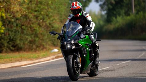 Kawasaki Ninja Vs Yamaha YZF R3 Which Sport Bike Is Better For Beginners