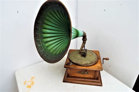 Horn Gramophone record player For Sale | Antiques.com | Classifieds