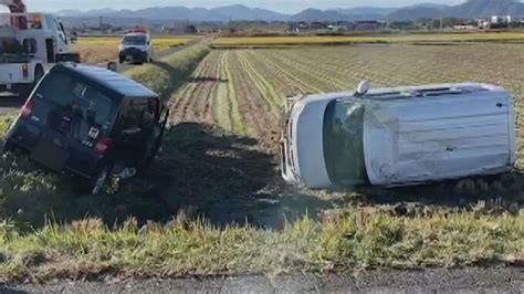 軽乗用車2台が交差点で事故2台とも田んぼに転落 3人救急搬送 Tbs News Dig フォトギャラリー